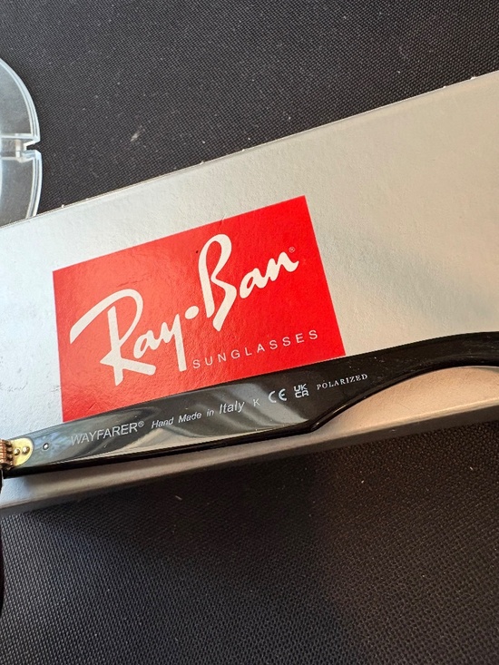 Ray-Ban Original Wayfarer polarized sunglasses (RB2140). Black frame/green lens main image 7